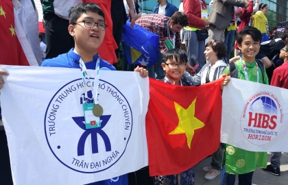 Đội tuyển Việt Nam dưới sự đào tạo của HORIZON đã giành Huy Chương Vàng và Huy Chương Đồng ở cuộc thi quốc tế về Công Nghệ tại Romania. 